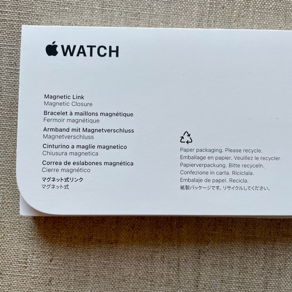 Apple Watch Magnetic Link Band (42mm - Navy - M/L) - Picture 8 of 11